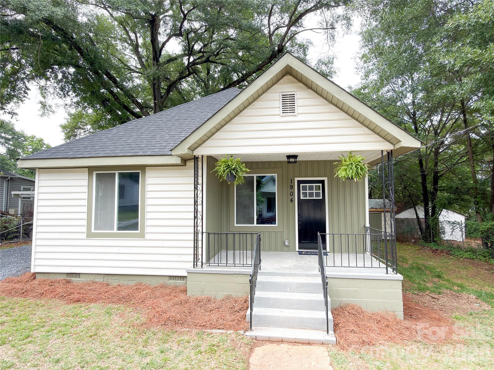 1904 Hemlock Avenue Gastonia NC 28054