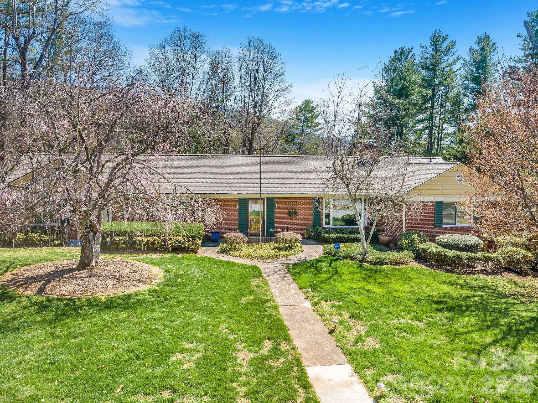 Asheville NC, 4 Dogwood Road