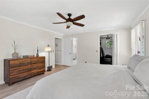 711 Oak Terrace Lane Hendersonville NC 28791