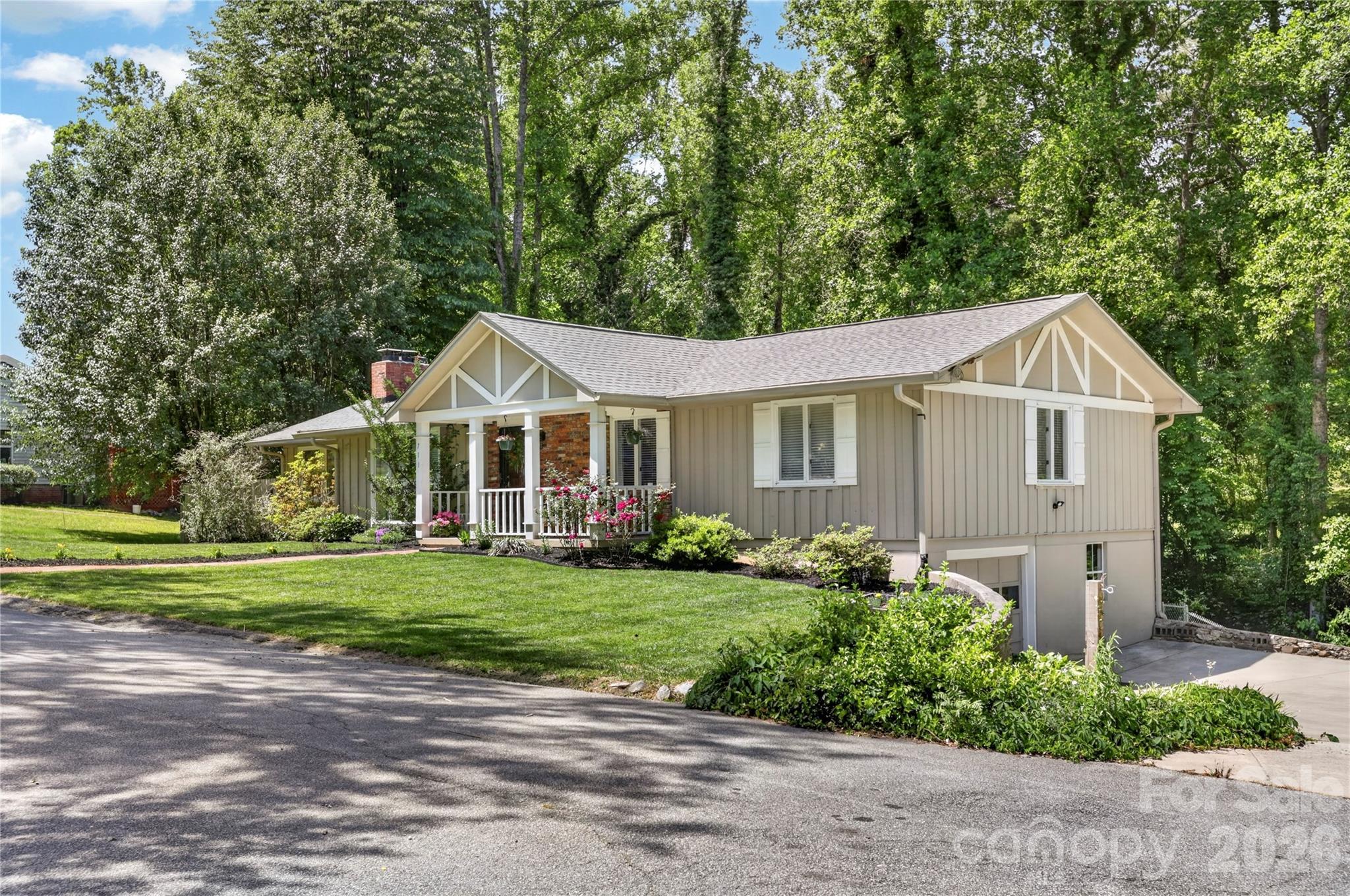 711 Oak Terrace Lane Hendersonville NC 28791
