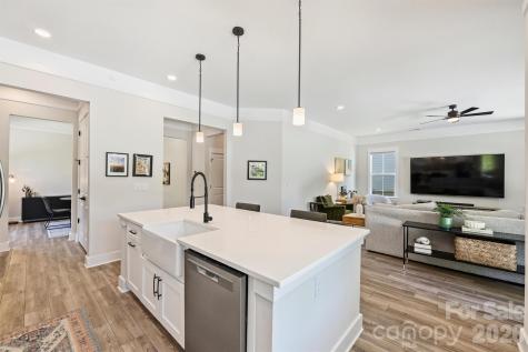 1002 Parkes Street Matthews NC 28105