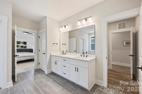 1002 Parkes Street Matthews NC 28105