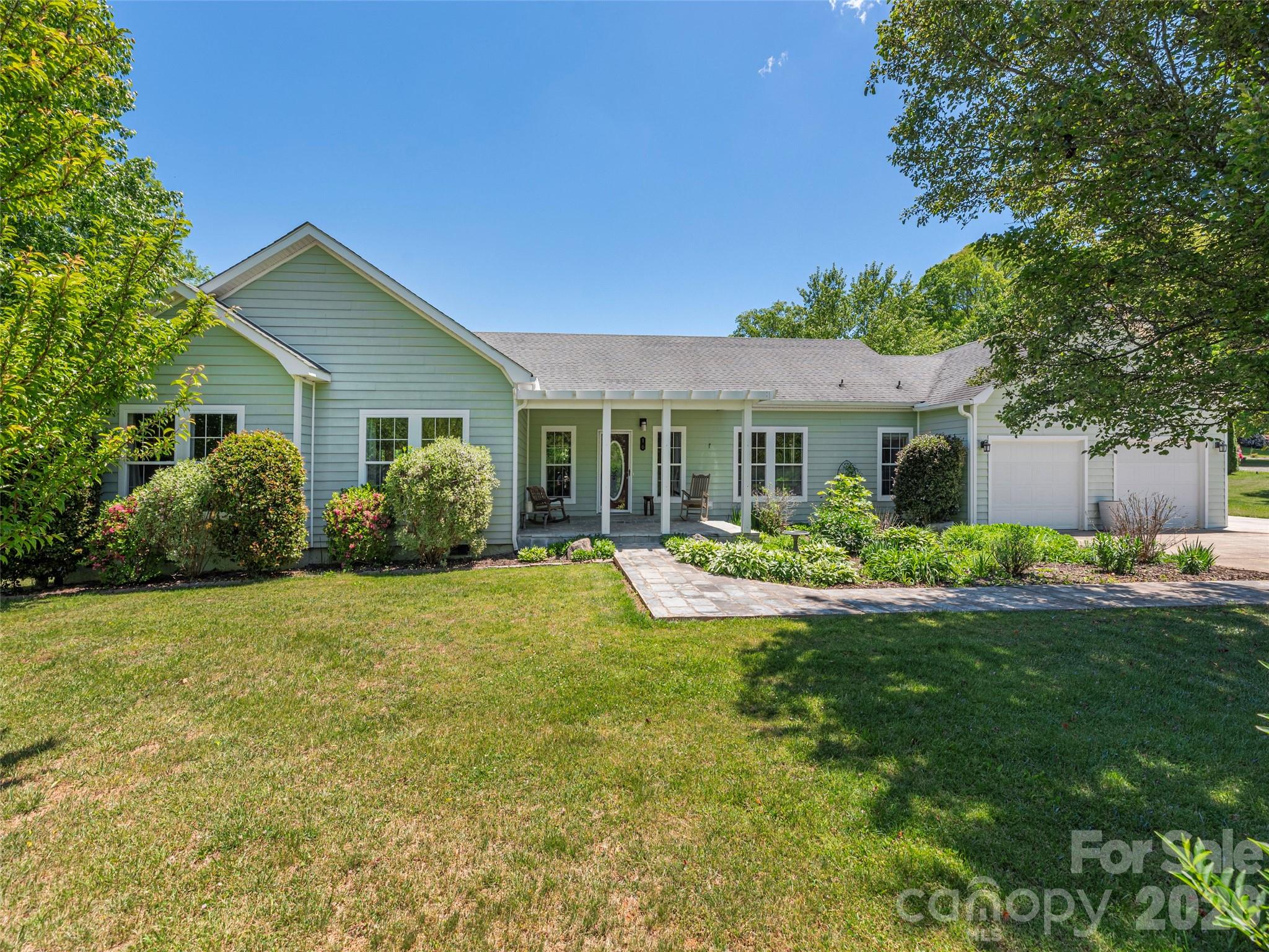 16 Chinaberry Court Waynesville NC 28785