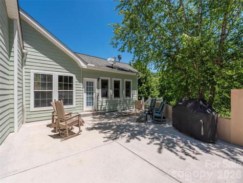 16 Chinaberry Court Waynesville NC 28785