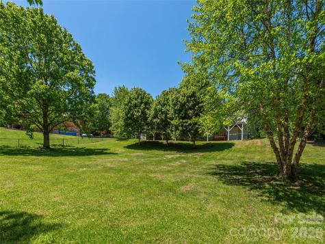 16 Chinaberry Court Waynesville NC 28785