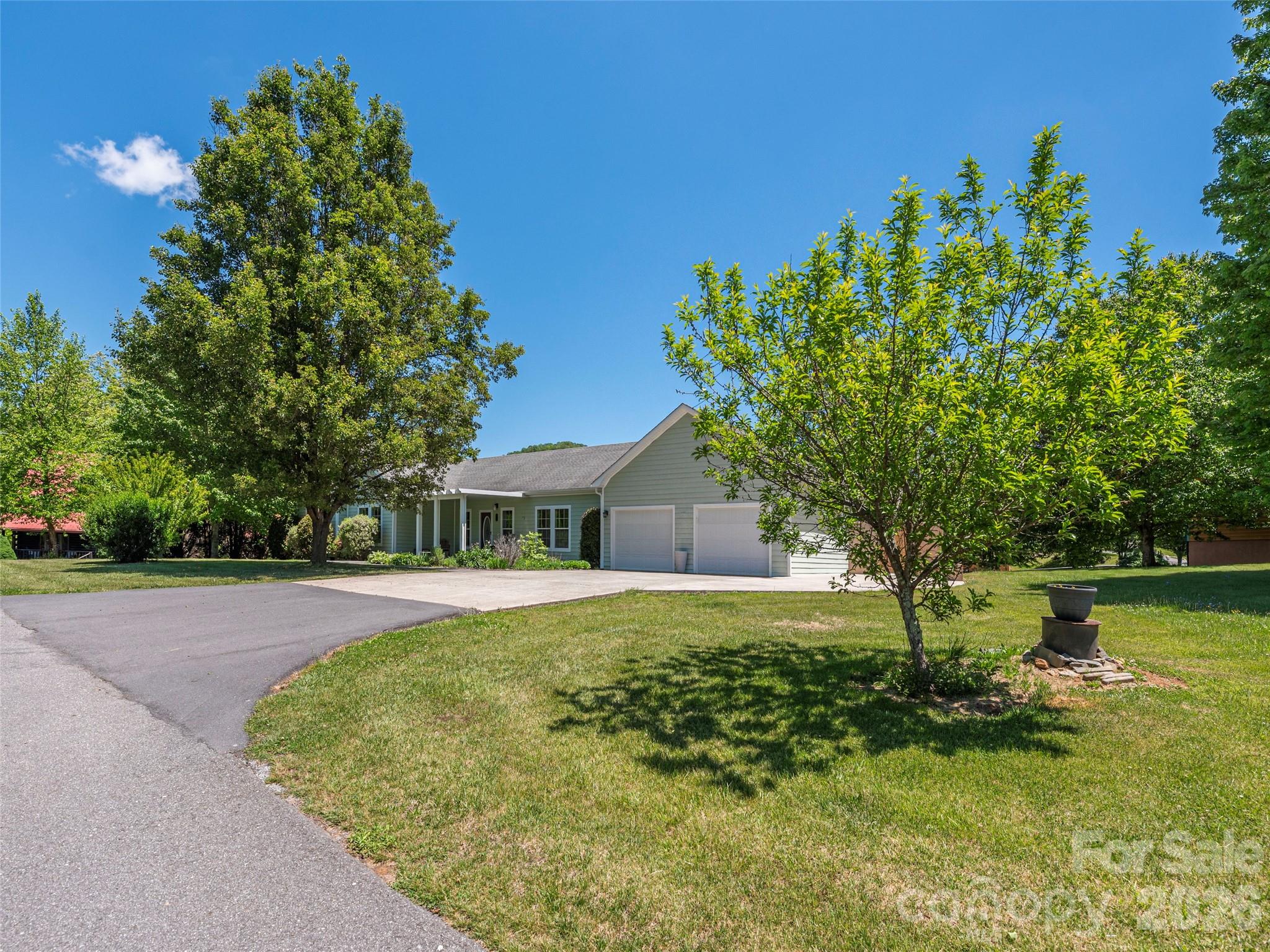 16 Chinaberry Court Waynesville NC 28785