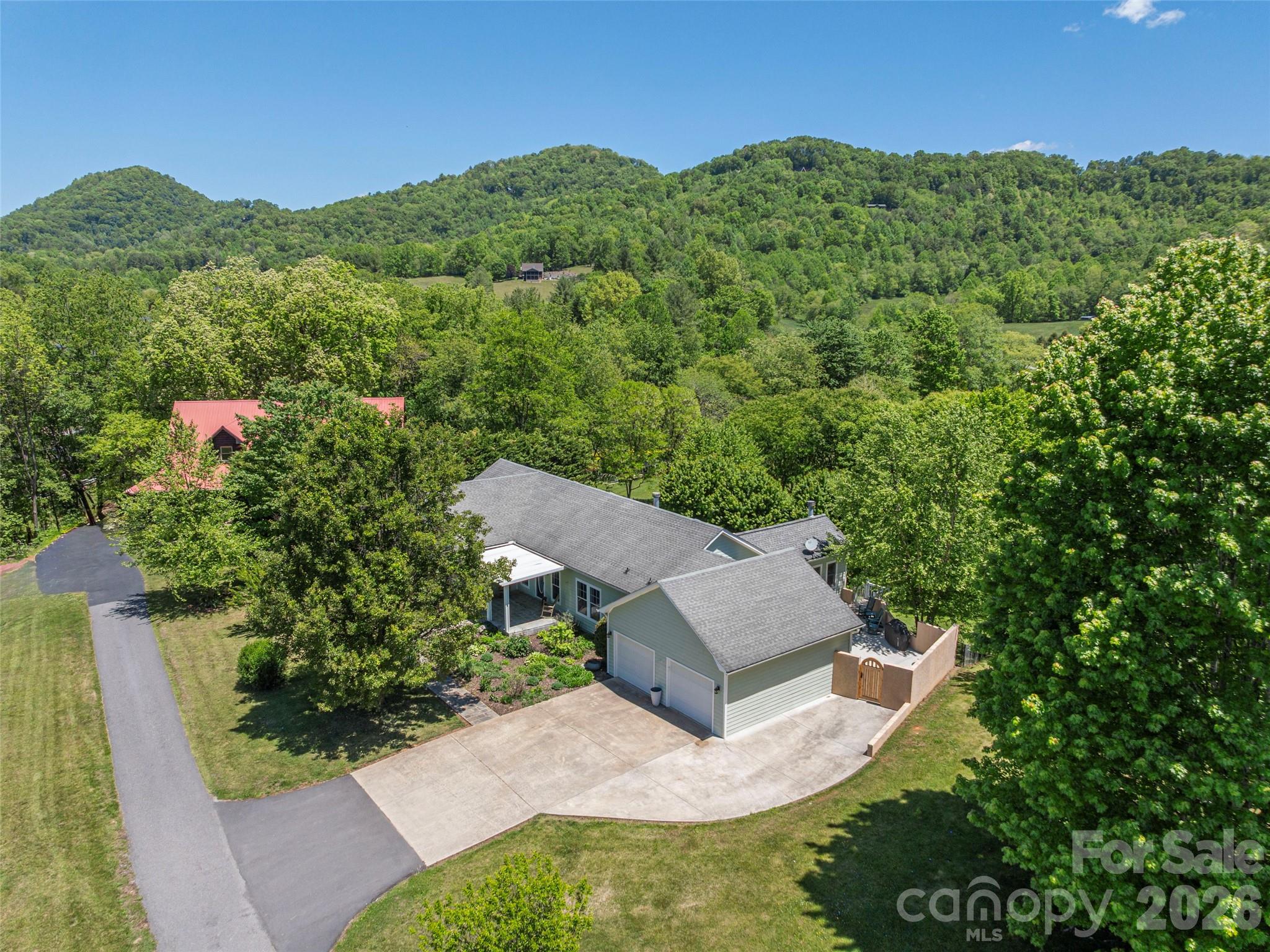 16 Chinaberry Court Waynesville NC 28785