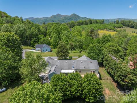 16 Chinaberry Court Waynesville NC 28785