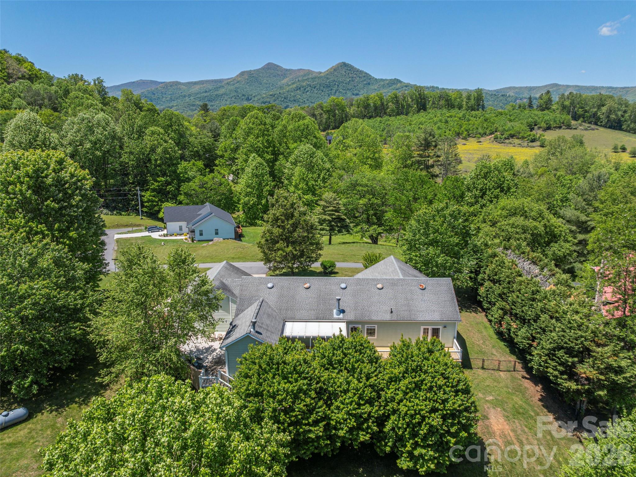 16 Chinaberry Court Waynesville NC 28785