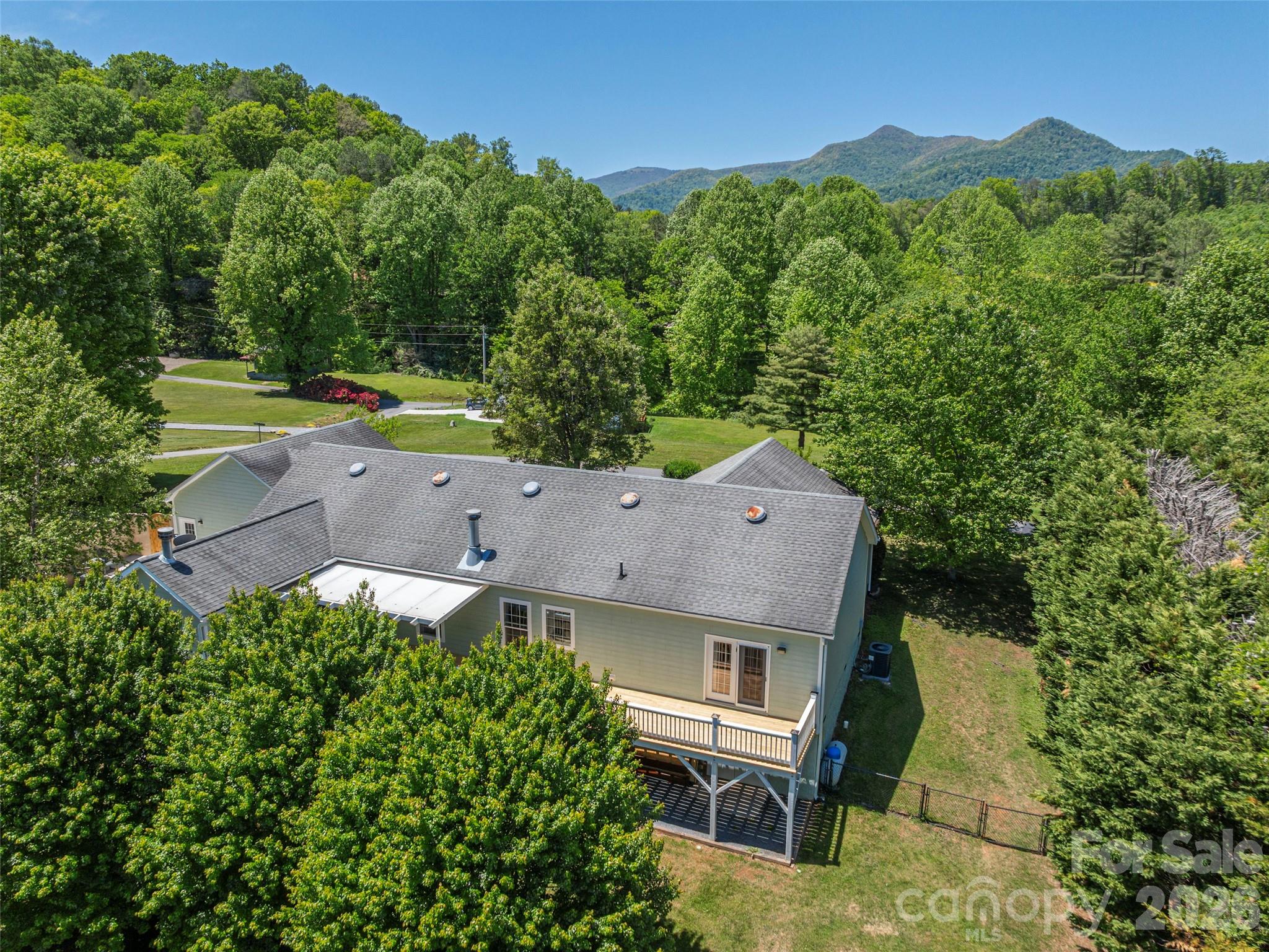 16 Chinaberry Court Waynesville NC 28785