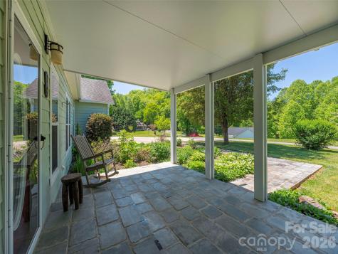 16 Chinaberry Court Waynesville NC 28785