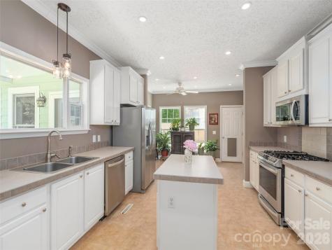 16 Chinaberry Court Waynesville NC 28785