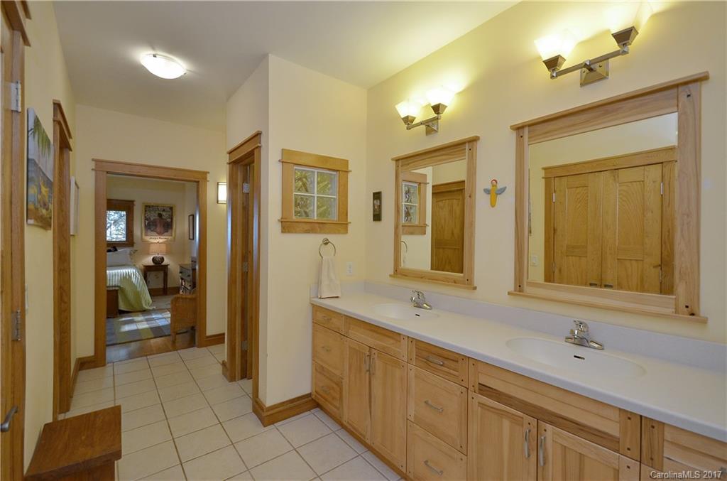 24 Ridgeview Way Asheville NC 28803