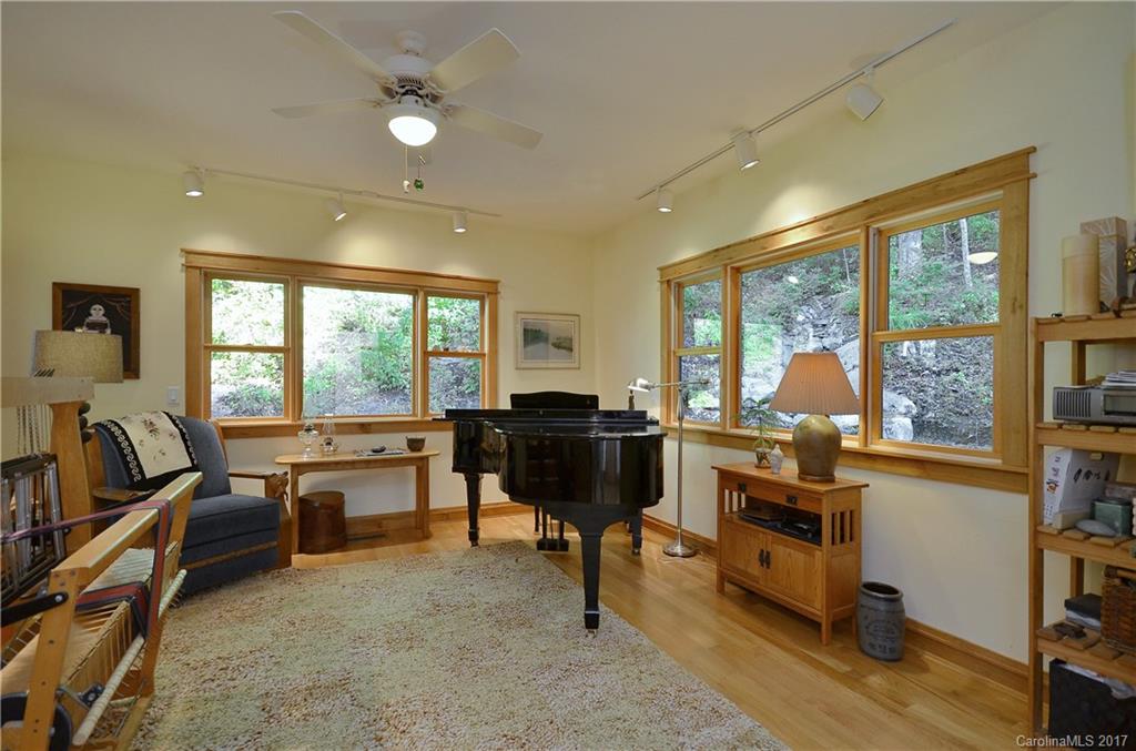24 Ridgeview Way Asheville NC 28803