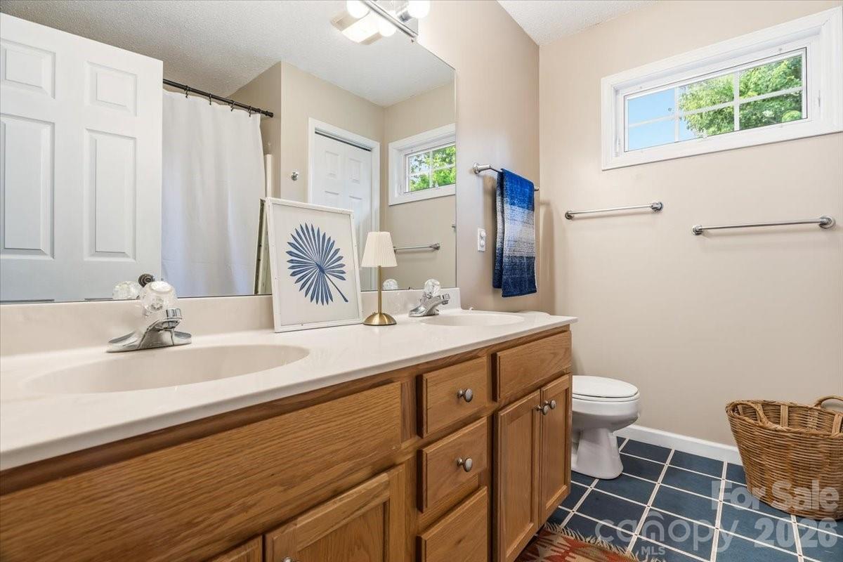 714 River Bend Drive Mars Hill NC 28754
