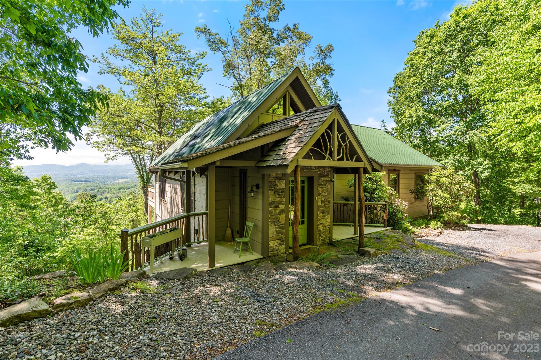 746 Seven Glens Drive, Weaverville NC Real Estate Listing MLS Car4032379