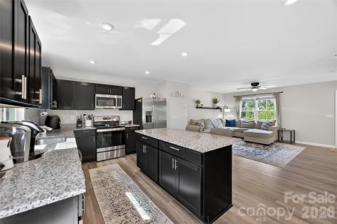 1937 Pin Hook Road Charlotte NC 28215