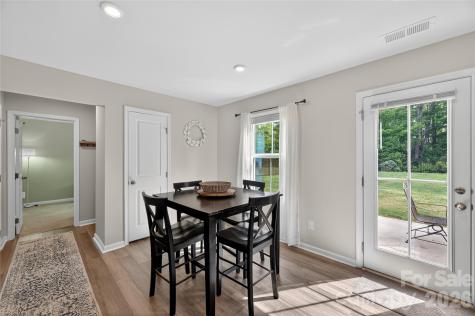 1937 Pin Hook Road Charlotte NC 28215
