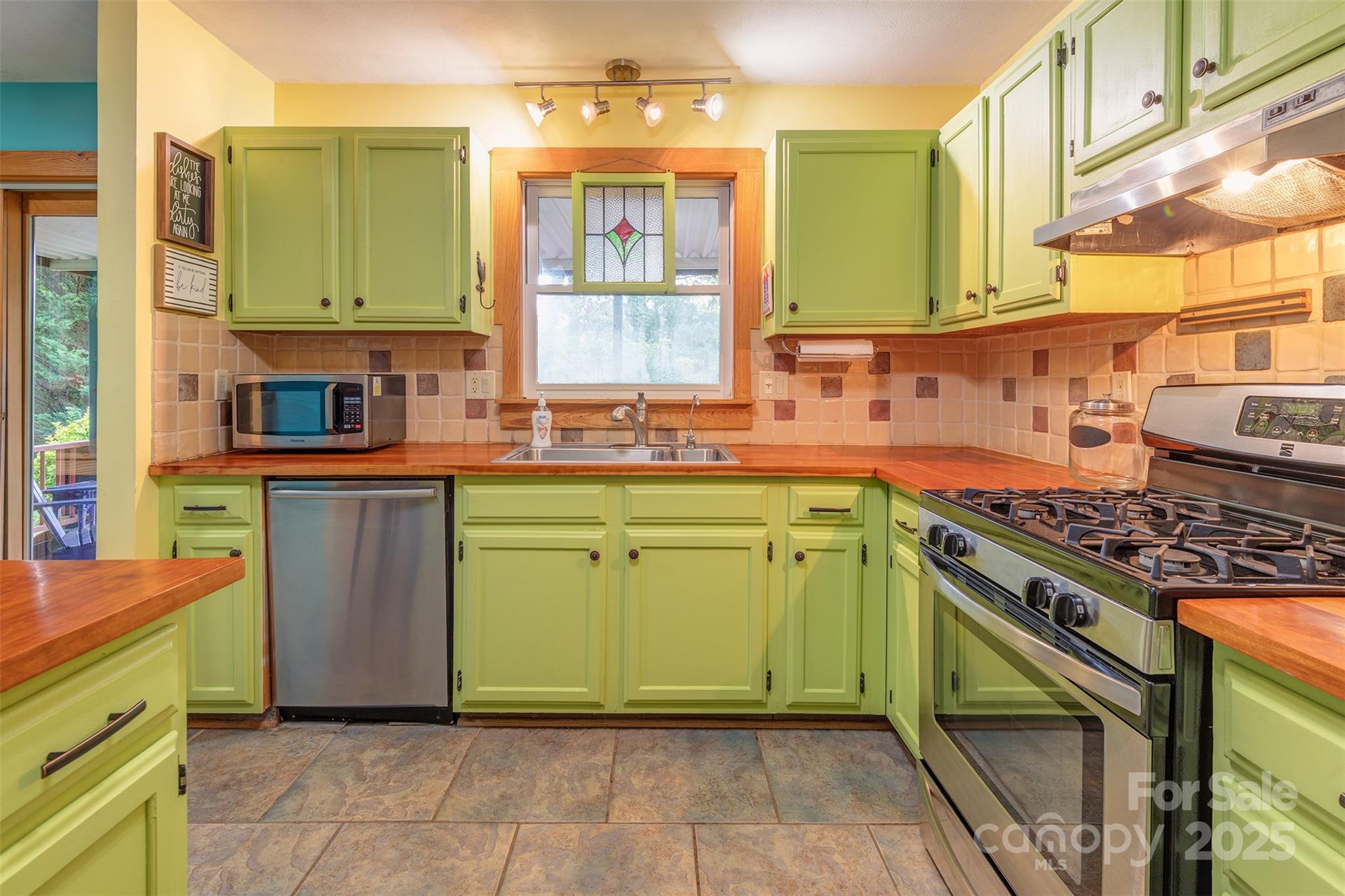 29 Whipporwill Drive Weaverville NC 28787