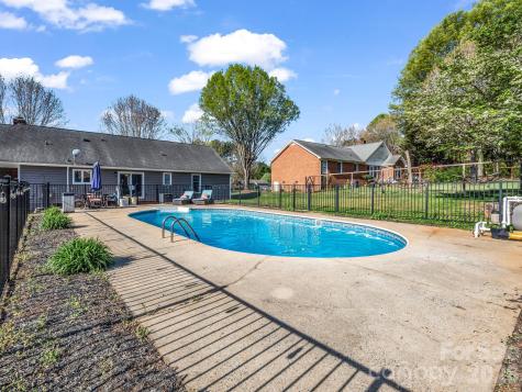 102 Knoll Court Belmont NC 28012