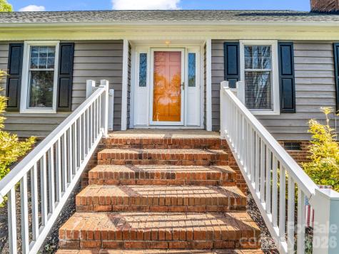 102 Knoll Court Belmont NC 28012