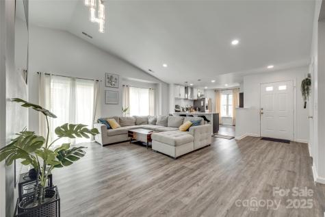 7442 Crestside Lane Charlotte NC 28227