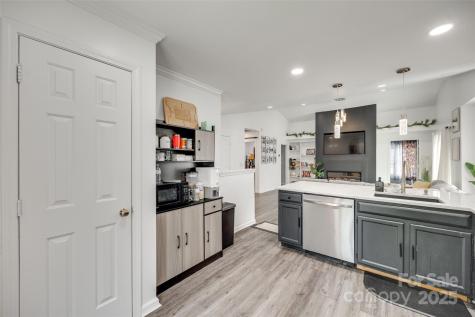 7442 Crestside Lane Charlotte NC 28227