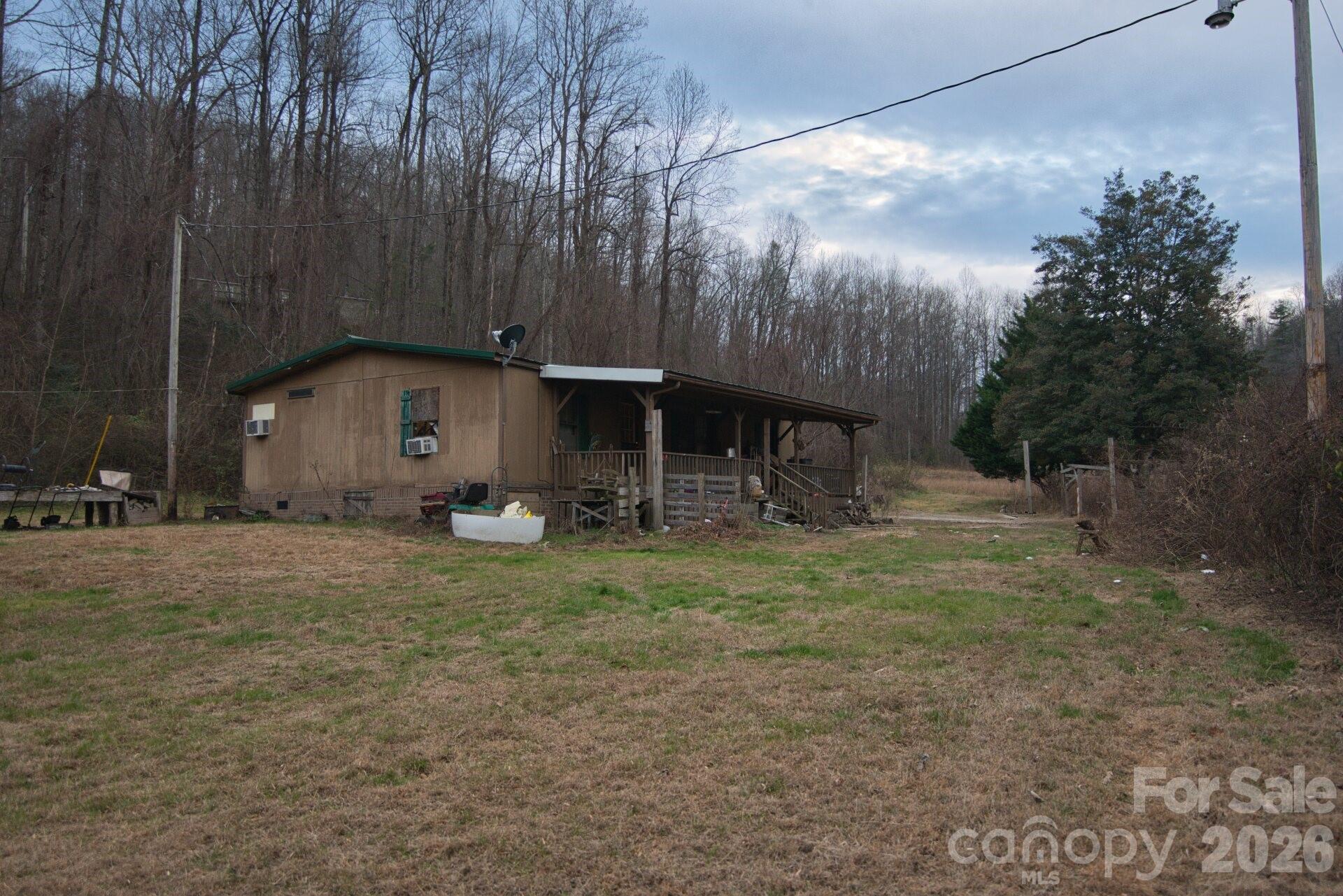 5712 Holbert Cove Road Saluda NC 28773