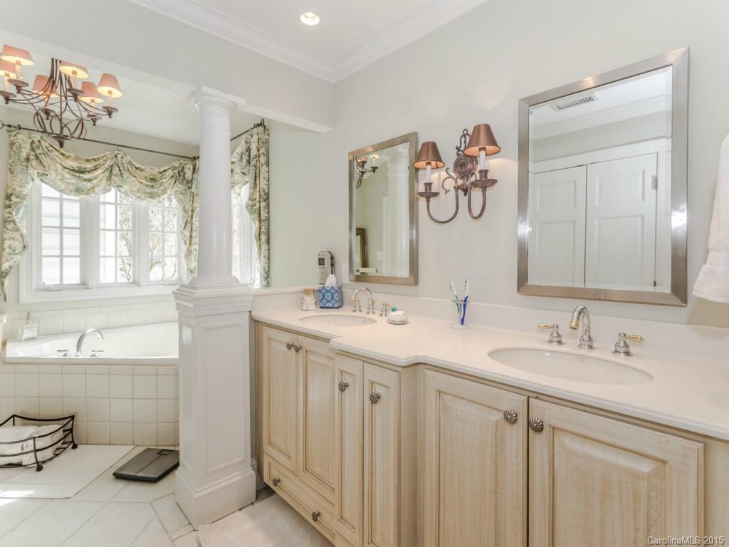 3933 Ayscough Road Charlotte NC 28211