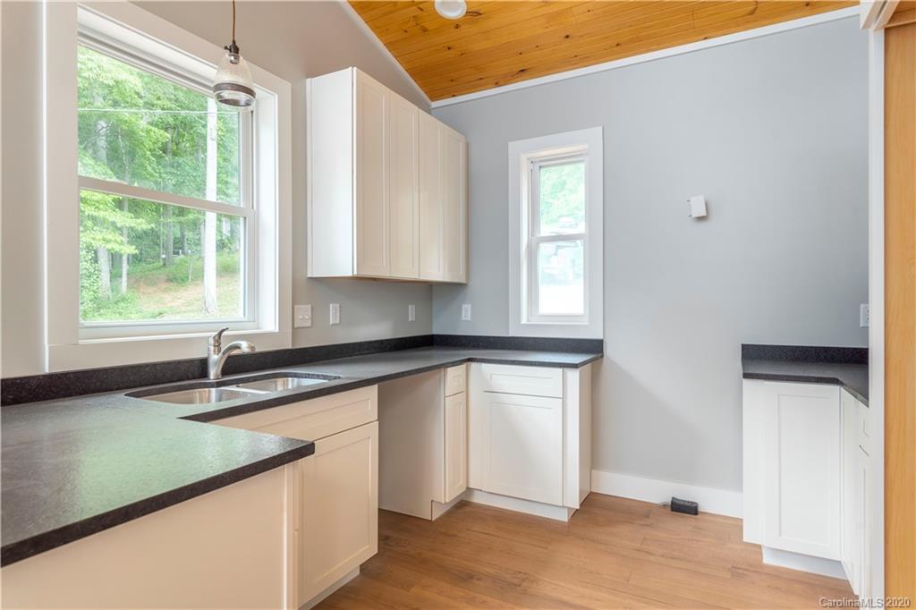 19 Sassafras Valley Road Swannanoa NC 28778