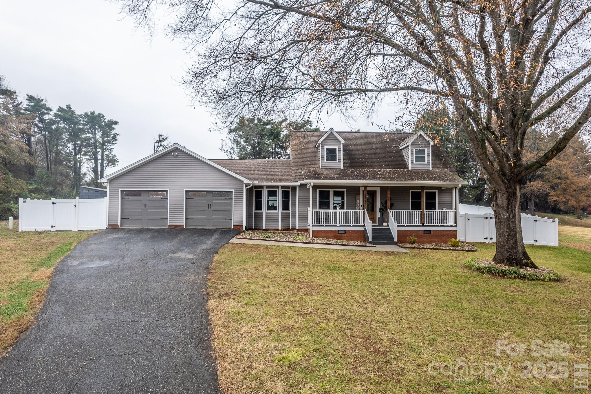 1827 Kincaid Court Hickory NC 28602