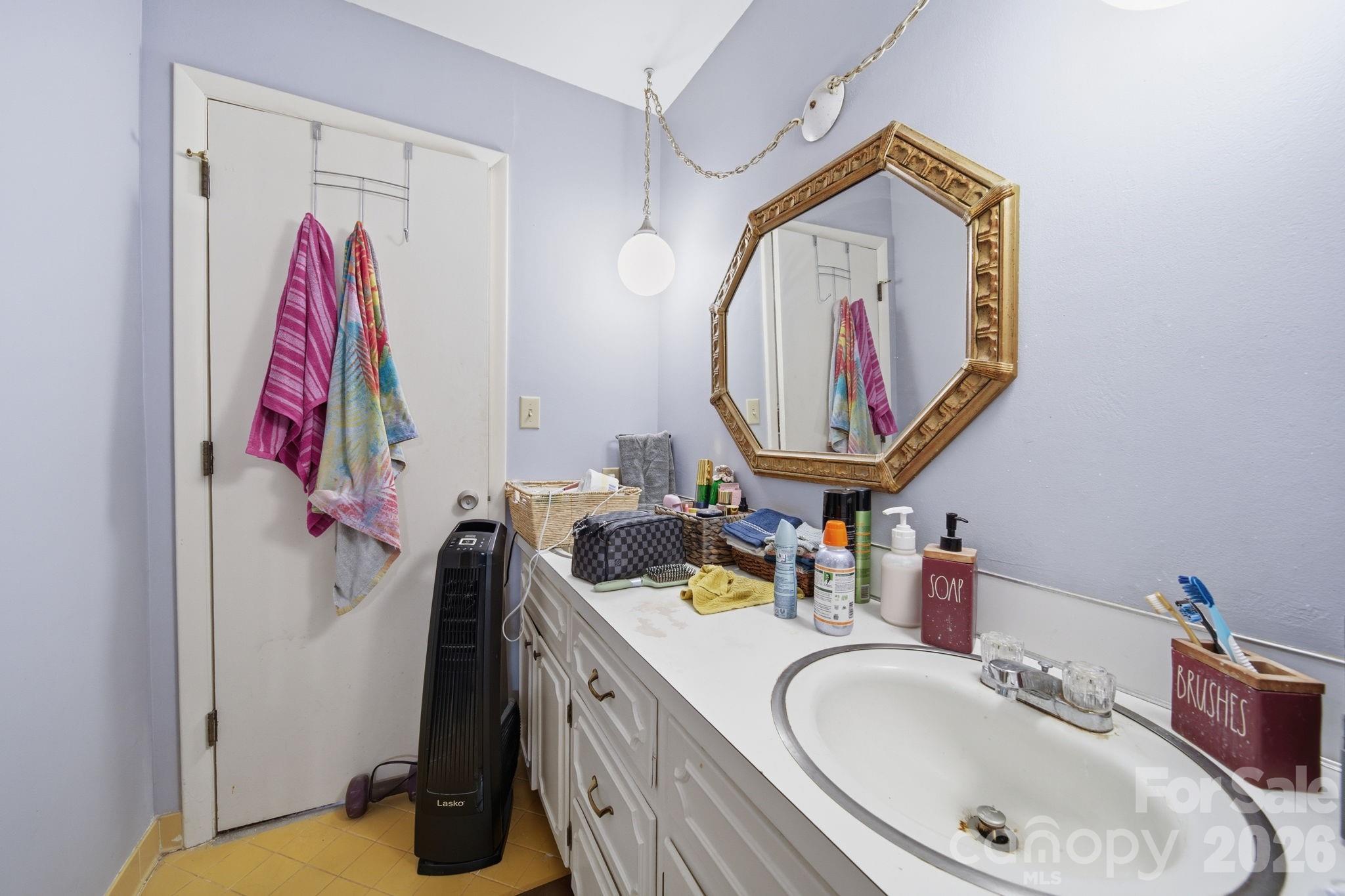 970 23rd Avenue NE Hickory NC 28601