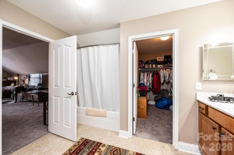 823 Wynnshire Drive Hickory NC 28601