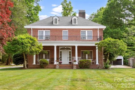 1518 Greenville Highway Hendersonville NC 28792