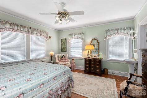 1518 Greenville Highway Hendersonville NC 28792
