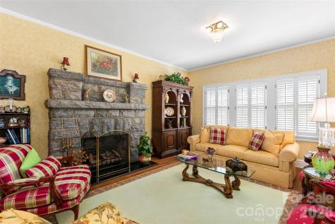 1518 Greenville Highway Hendersonville NC 28792