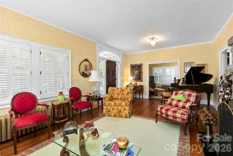 1518 Greenville Highway Hendersonville NC 28792