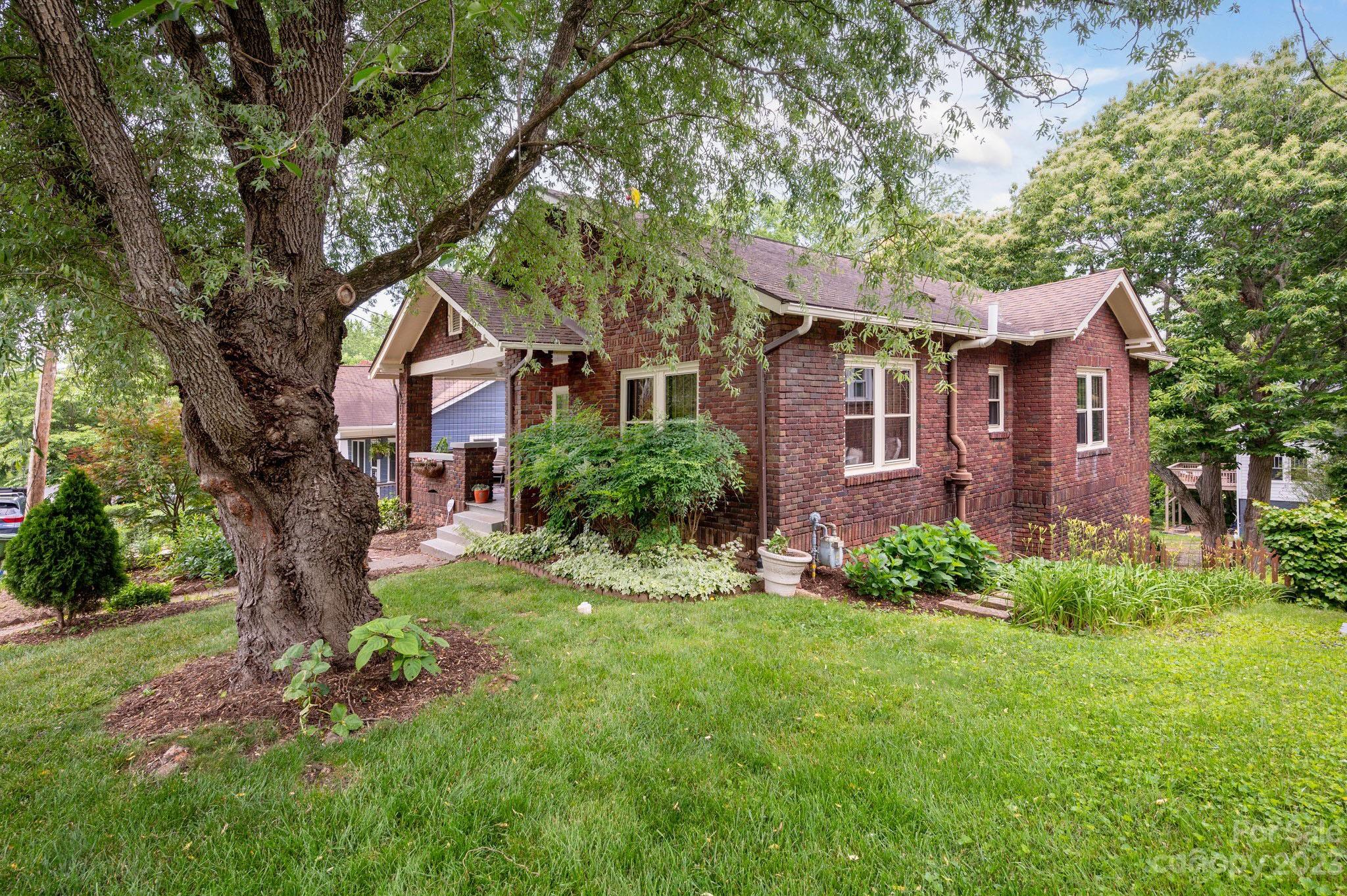 19 Bradley Street Asheville NC 28806