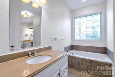 291 N Crab Meadow Drive Hendersonville NC 28739