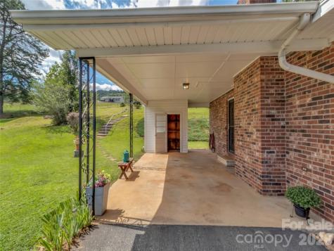 250 Reeves Cove Road Candler NC 28715