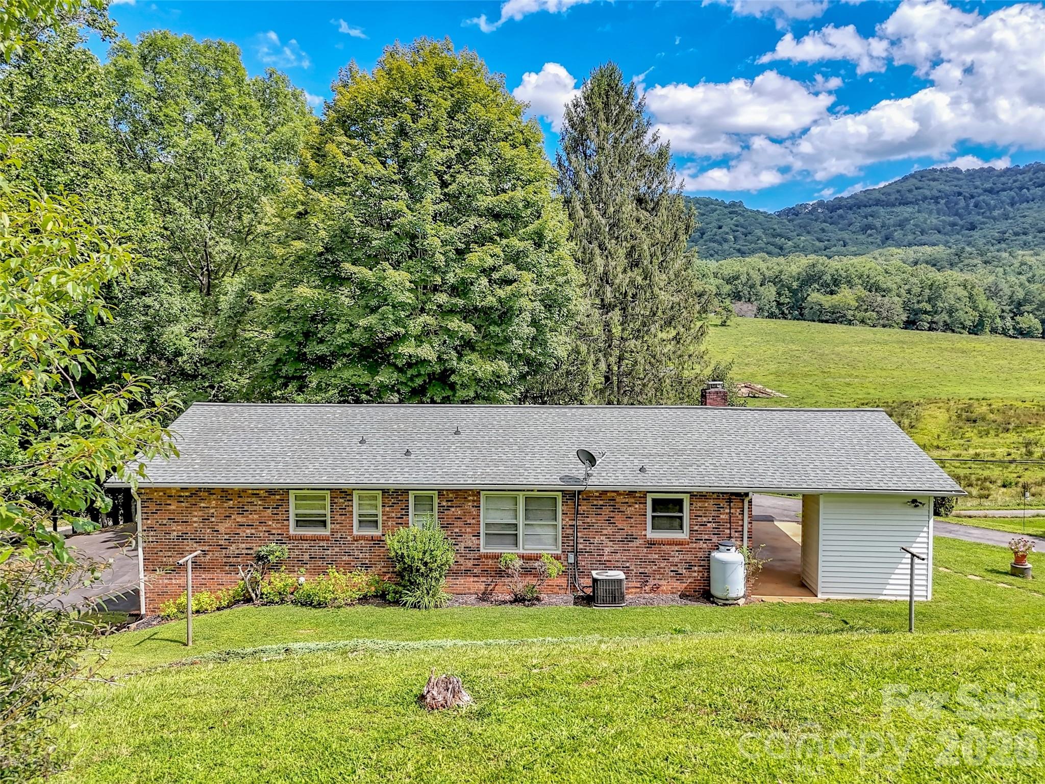 250 Reeves Cove Road Candler NC 28715