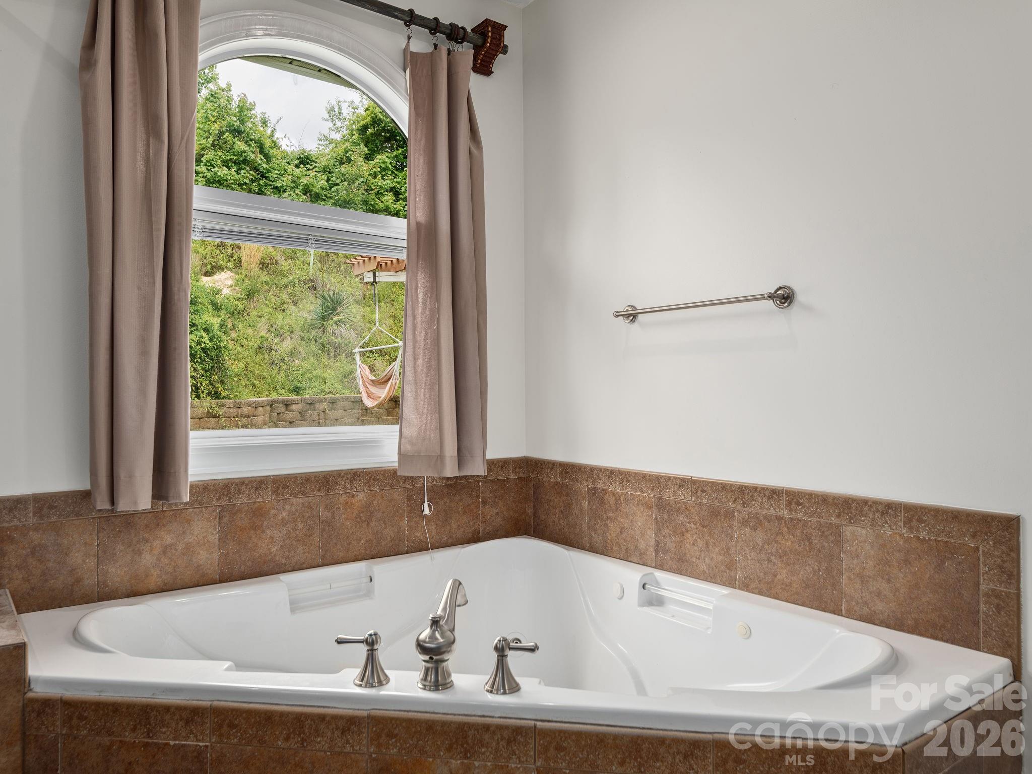 39 Pacifico Drive Asheville NC 28806