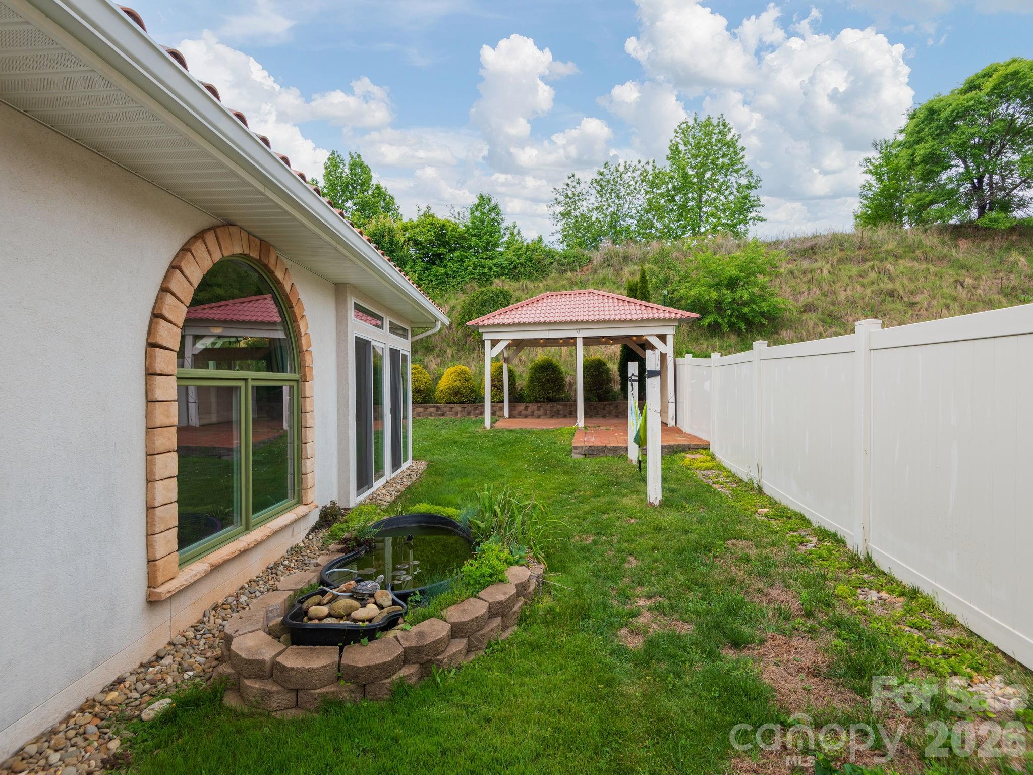 39 Pacifico Drive Asheville NC 28806