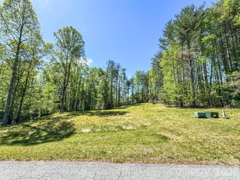 92 Crystal Heights Drive Hendersonville NC 28739