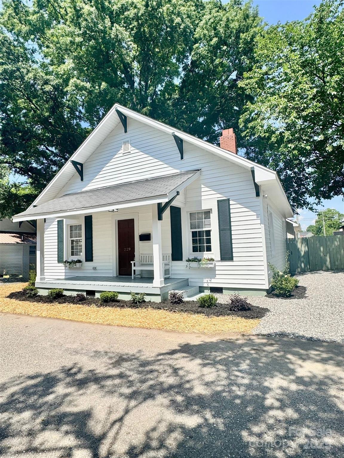 229 W Gray Avenue Mooresville NC 28115