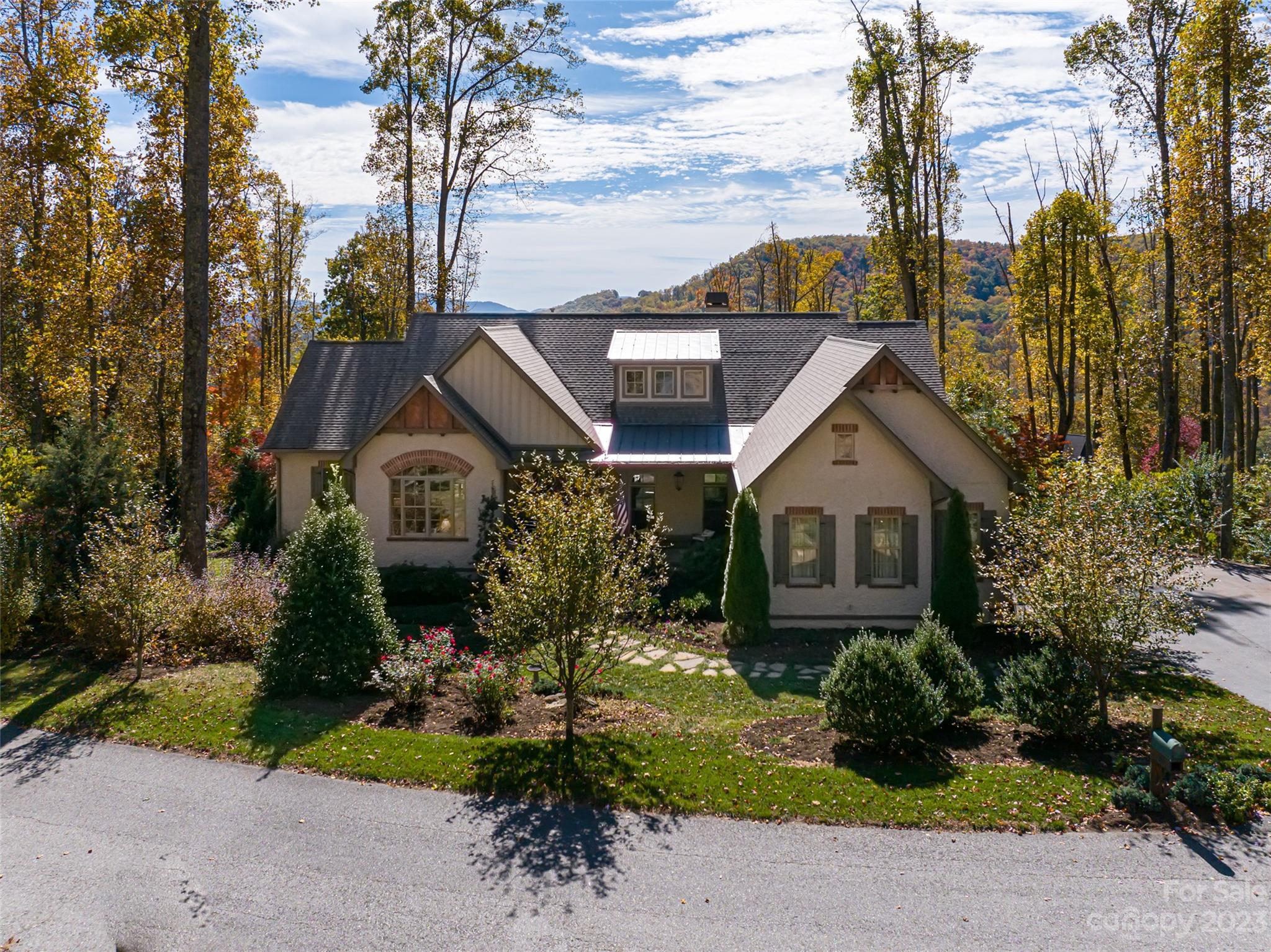 8 Twin Springs Court Fairview NC 28730