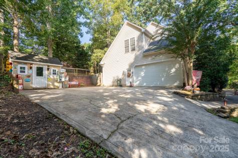 709 Carson Court Kannapolis NC 28083