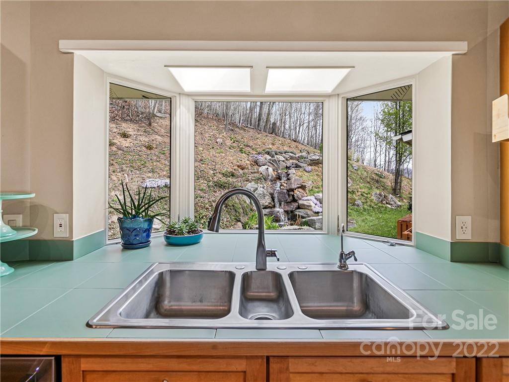 98 Ivy Cove Road Fairview NC 28730