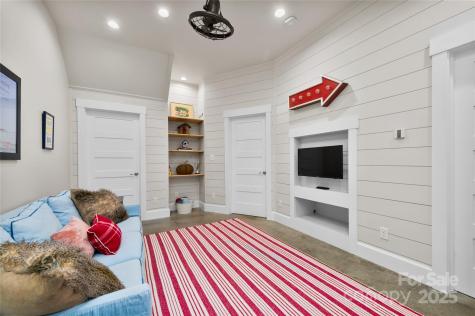 195 Jordan Street Hendersonville NC 28739