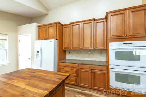 50 Clear Creekside Drive Hendersonville NC 28792